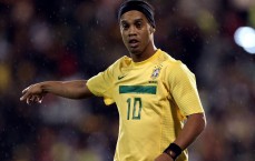 pg模拟器|艾顿意外伤退引发中锋危机，雷迪克呼吁全队挺身而出展现信心